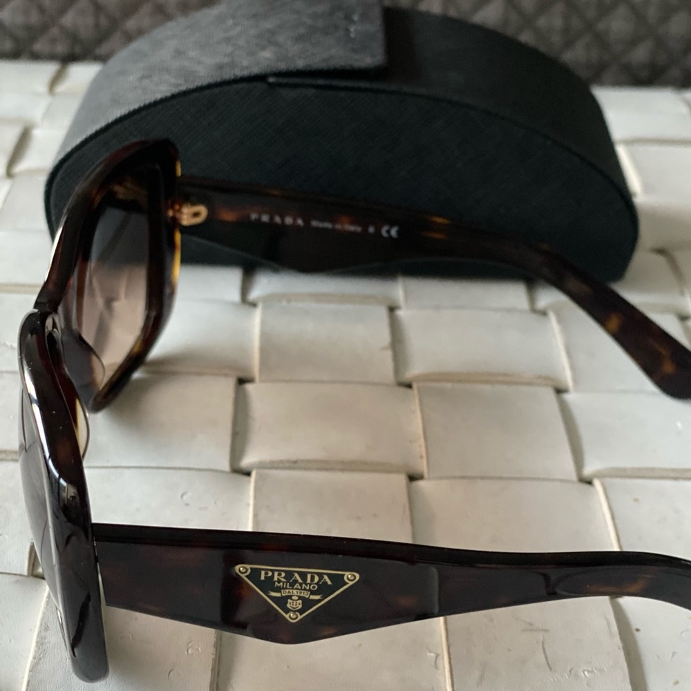 Sunglasses PRADA - Picture 3 of 4